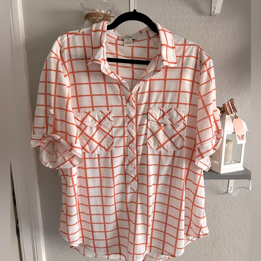 NWOT Plaid Button Up Top
